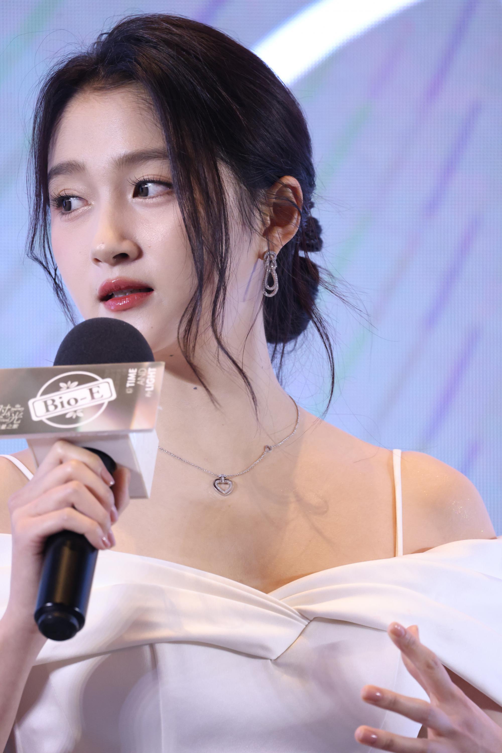 关晓彤现场头部正面生图照[11]